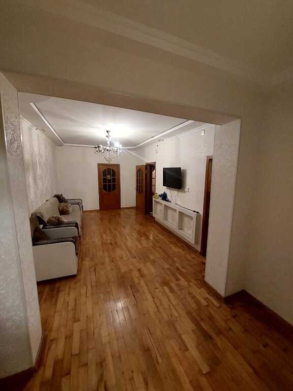 Kirayə verilir 4 otaqlı köhnə tikili, 130 m², Memar Əcəmi m.-1