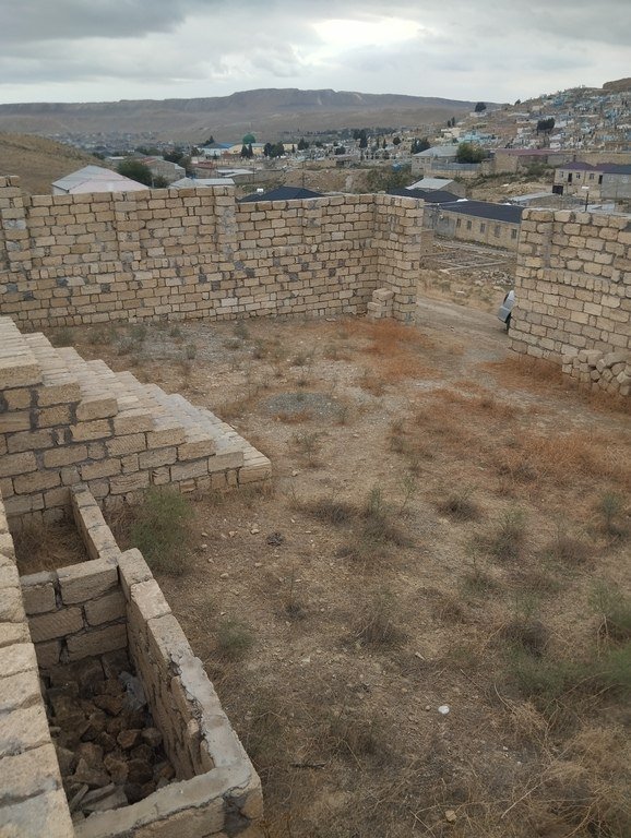 4 sot torpaq satılır, Qobu-1