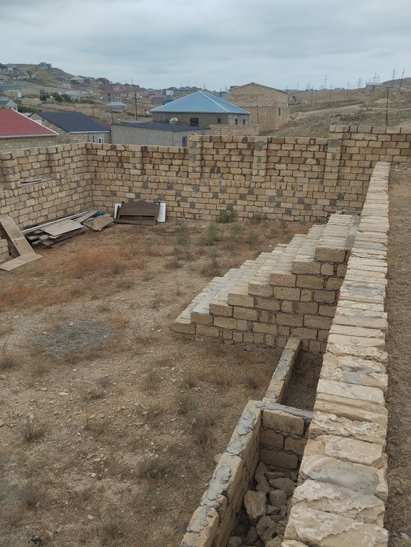 4 sot torpaq satılır, Qobu-2