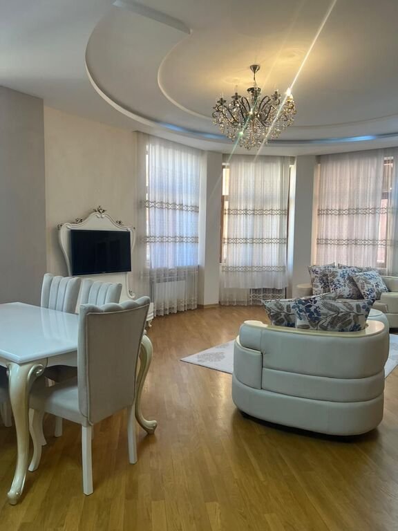 Kirayə verilir 3 otaqlı yeni tikili, 188 m², İçərişəhər m.-2