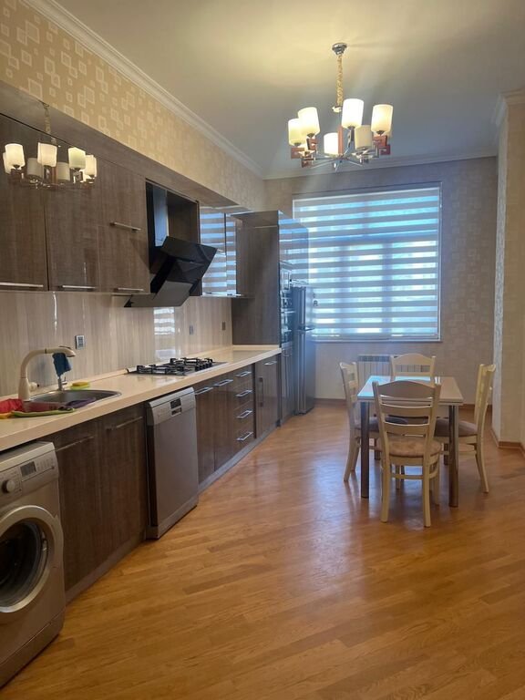 Kirayə verilir 3 otaqlı yeni tikili, 188 m², İçərişəhər m.-5