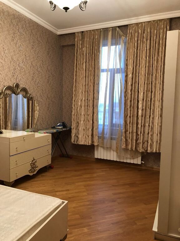 Kirayə verilir 3 otaqlı yeni tikili, 188 m², İçərişəhər m.-7