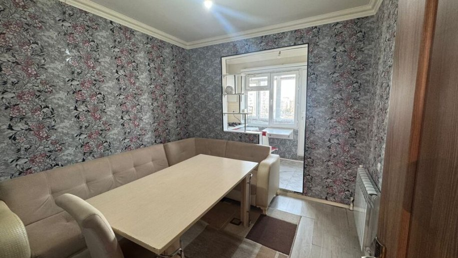 Satılır 2 otaqlı köhnə tikili, 60 m², Xalqlar dostluğu m.-3