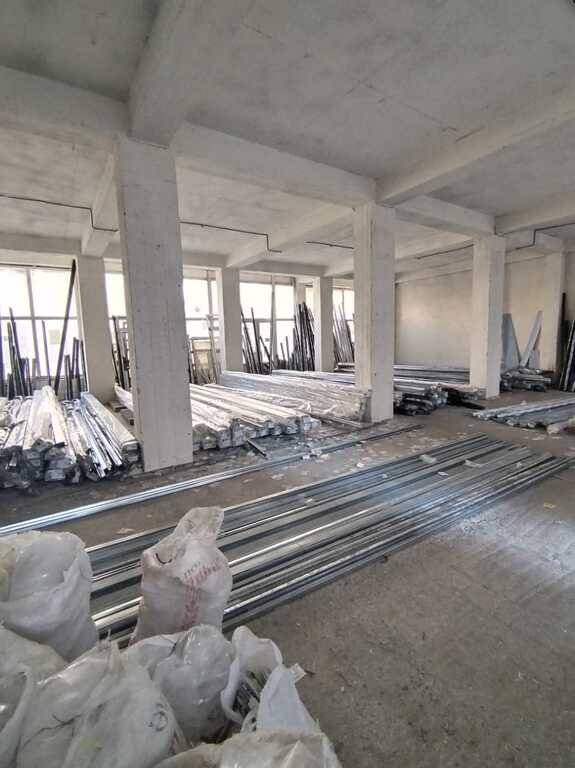 215 m<sup>2</sup> obyekt satılır, İnşaatçılar m.-2