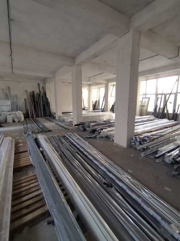 215 m<sup>2</sup> obyekt satılır, İnşaatçılar m.-3