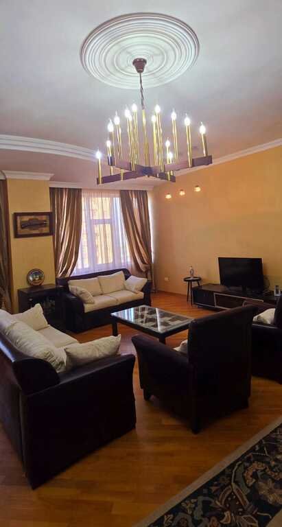 Kirayə verilir 3 otaqlı yeni tikili, 170 m², İçərişəhər m.-1