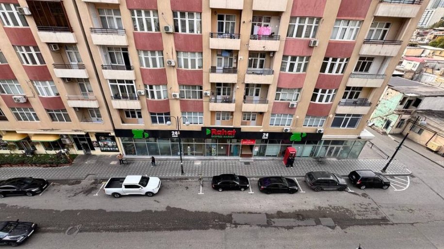 220 m<sup>2</sup> ofis icarəyə verilir, Nizami m.-2