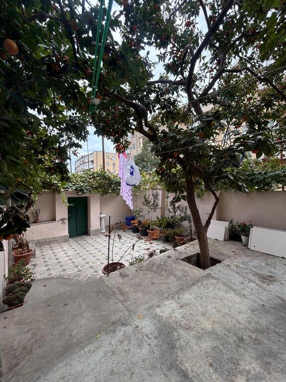 Satılır 5 otaqlı köhnə tikili, 100 m², Badamdar-1