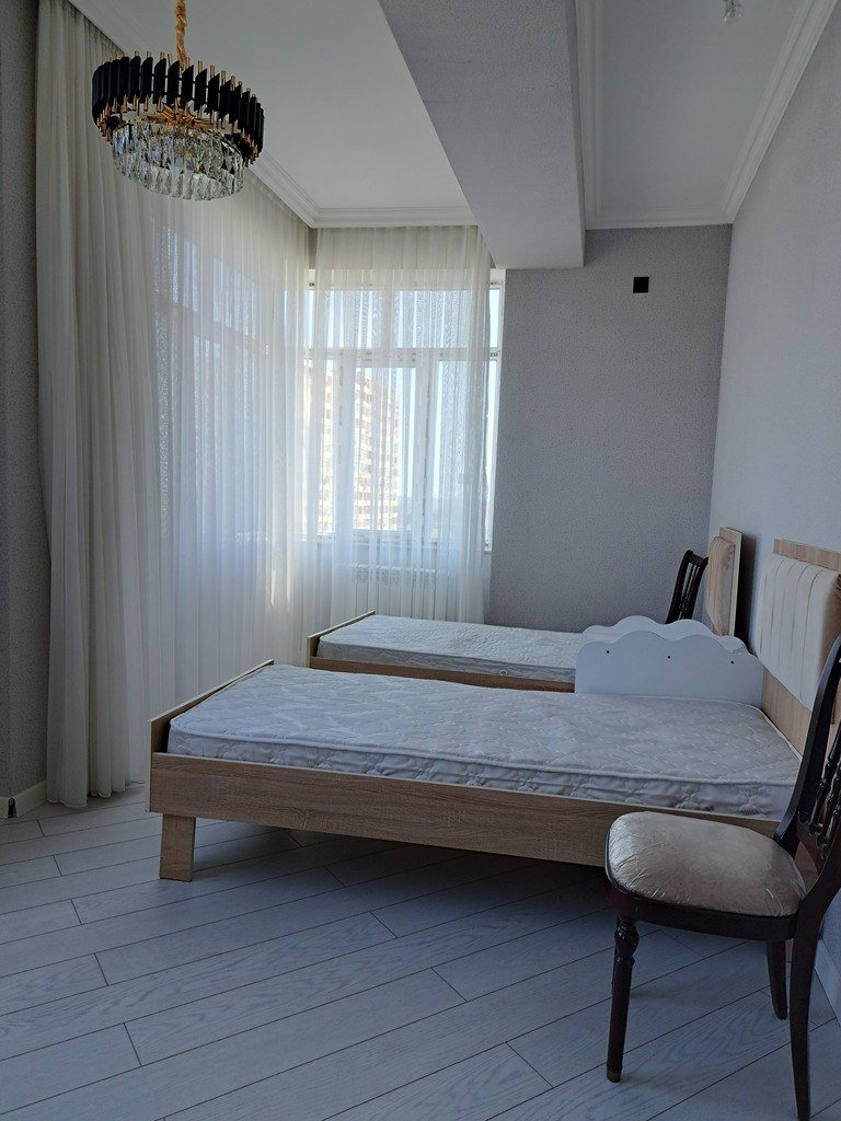 Kirayə verilir 3 otaqlı yeni tikili, 136 m², Qara Qarayev m.-4