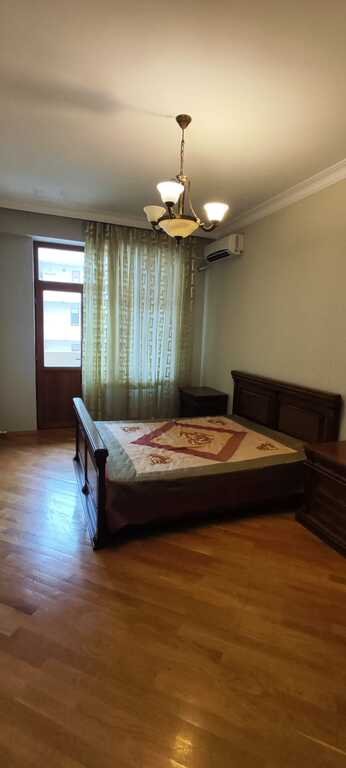 Kirayə verilir 3 otaqlı yeni tikili, 135 m², İçərişəhər m.-15