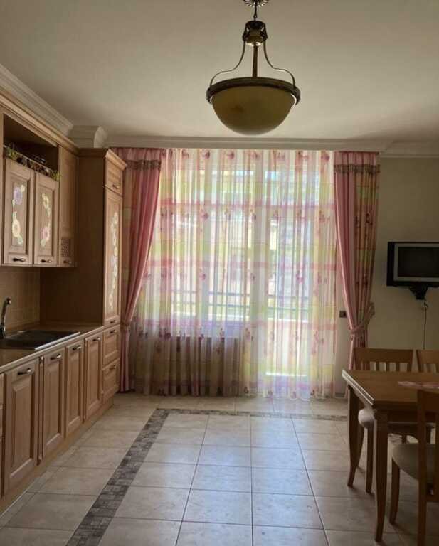 Satılır 5 otaqlı yeni tikili, 220 m², 28 May m.-5