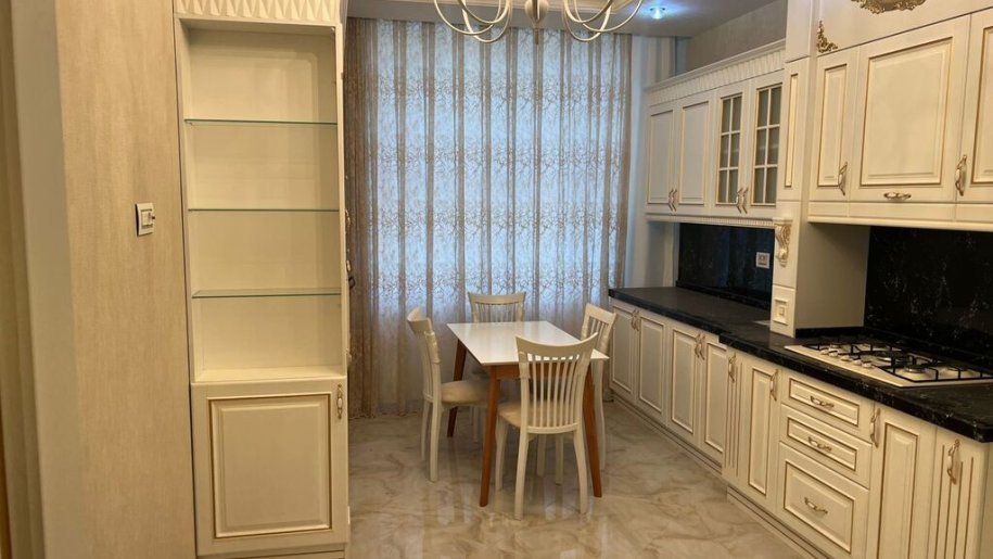 Kirayə verilir 4 otaqlı yeni tikili, 180 m², Elmlər Akademiyası m.-7