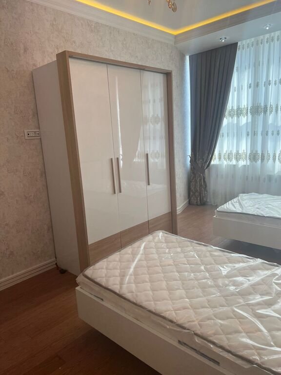 Kirayə verilir 4 otaqlı yeni tikili, 180 m², Elmlər Akademiyası m.-11