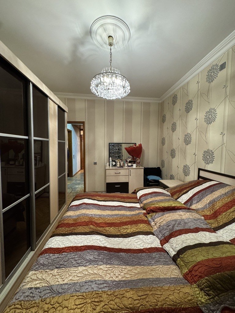 Satılır 4 otaqlı köhnə tikili, 101 m², Azadlıq Prospekti m.-11
