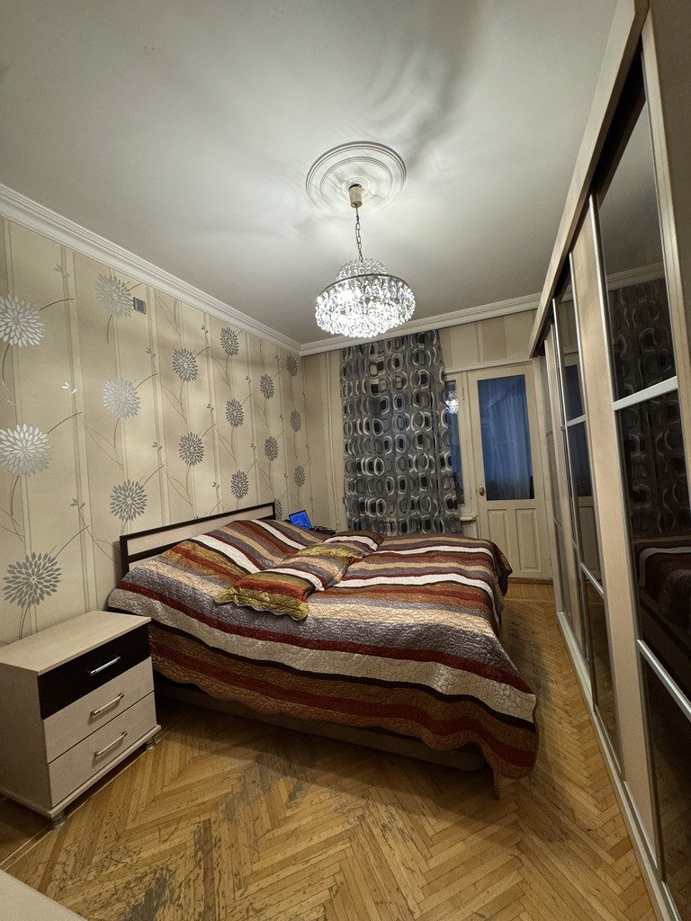 Satılır 4 otaqlı köhnə tikili, 101 m², Azadlıq Prospekti m.-12