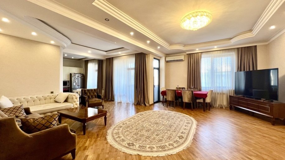 Satılır 5 otaqlı yeni tikili, 206 m², Gənclik m.-2