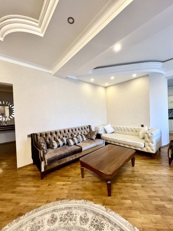 Satılır 5 otaqlı yeni tikili, 206 m², Gənclik m.-5