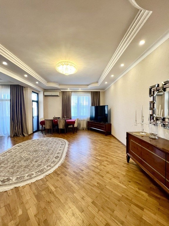 Satılır 5 otaqlı yeni tikili, 206 m², Gənclik m.-6