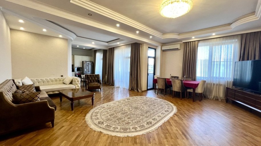 Satılır 5 otaqlı yeni tikili, 206 m², Gənclik m.-7
