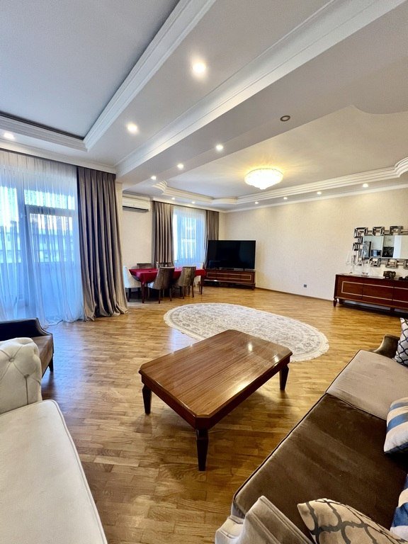Satılır 5 otaqlı yeni tikili, 206 m², Gənclik m.-8