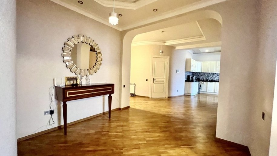 Satılır 5 otaqlı yeni tikili, 206 m², Gənclik m.-9