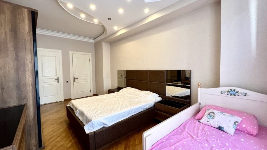 Satılır 5 otaqlı yeni tikili, 206 m², Gənclik m.-14