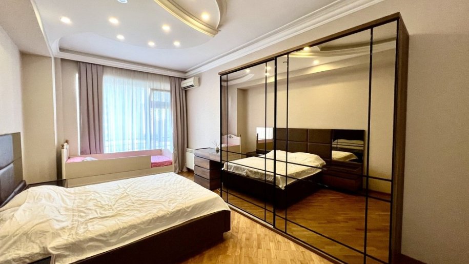 Satılır 5 otaqlı yeni tikili, 206 m², Gənclik m.-15