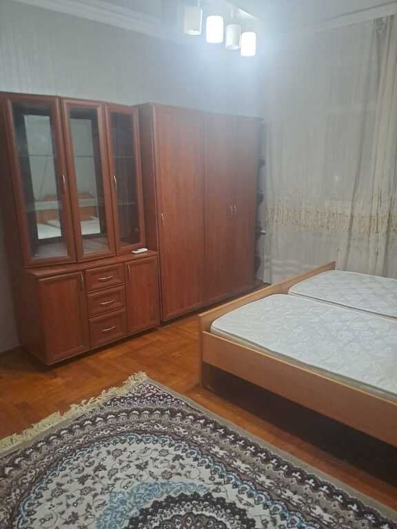 Kirayə verilir 2 otaqlı köhnə tikili, 67 m², Bakıxanov (Razin)-2