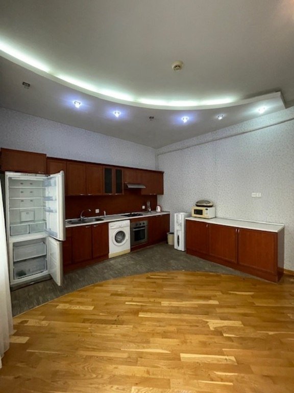 150 m<sup>2</sup> ofis icarəyə verilir, Sahil m.-6