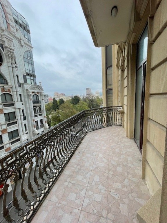 150 m<sup>2</sup> ofis icarəyə verilir, Sahil m.-15