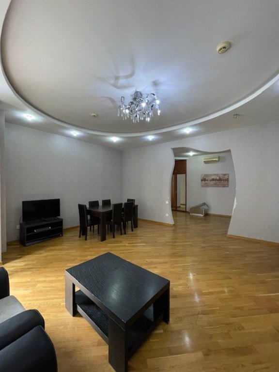 150 m<sup>2</sup> ofis icarəyə verilir, Sahil m.-16