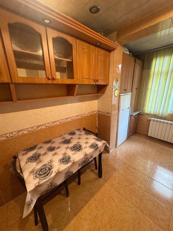 Kirayə verilir 3 otaqlı köhnə tikili, 75 m², Memar Əcəmi m.-14