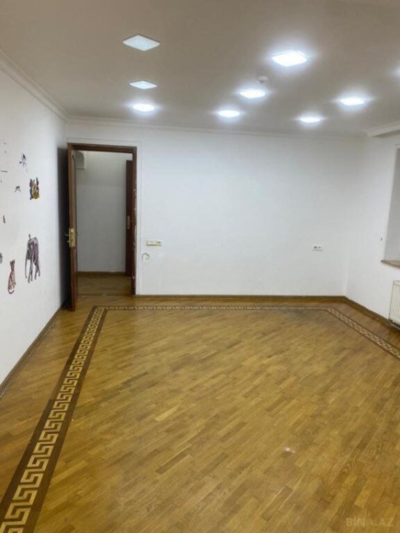 140 m<sup>2</sup> ofis icarəyə verilir, Elmlər Akademiyası m.-1