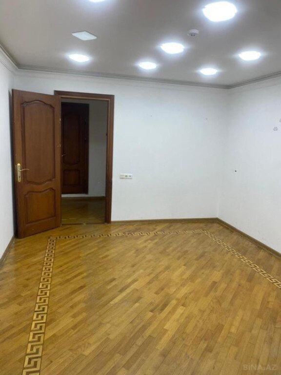 140 m<sup>2</sup> ofis icarəyə verilir, Elmlər Akademiyası m.-2