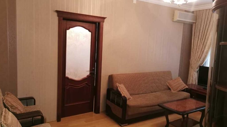Kirayə verilir 5 otaqlı köhnə tikili, 120 m², Xalqlar dostluğu m.-4