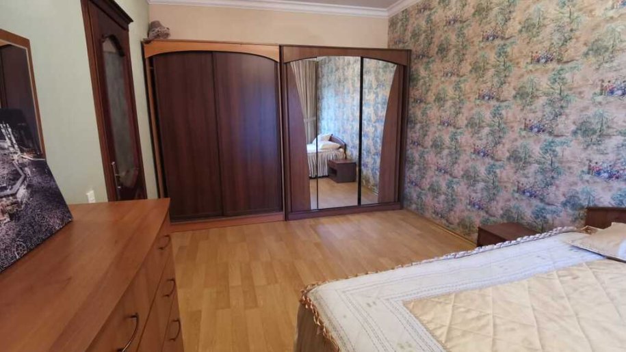 Kirayə verilir 5 otaqlı köhnə tikili, 120 m², Xalqlar dostluğu m.-5