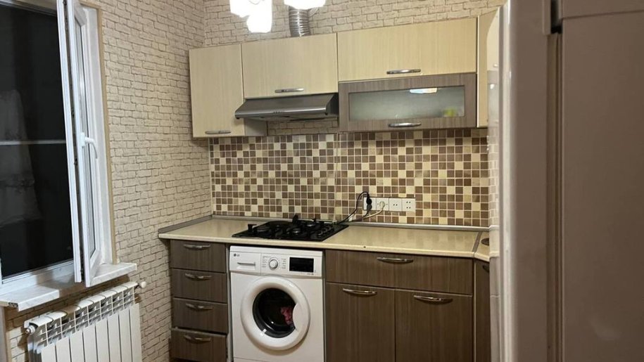 Kirayə verilir 3 otaqlı köhnə tikili, 90 m², Xalqlar dostluğu m.-3