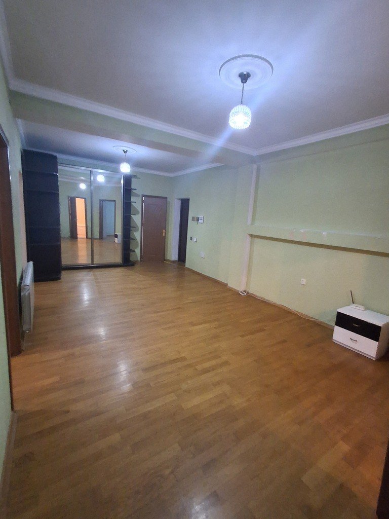 Satılır 3 otaqlı yeni tikili, 142 m², 8 noyabr-3