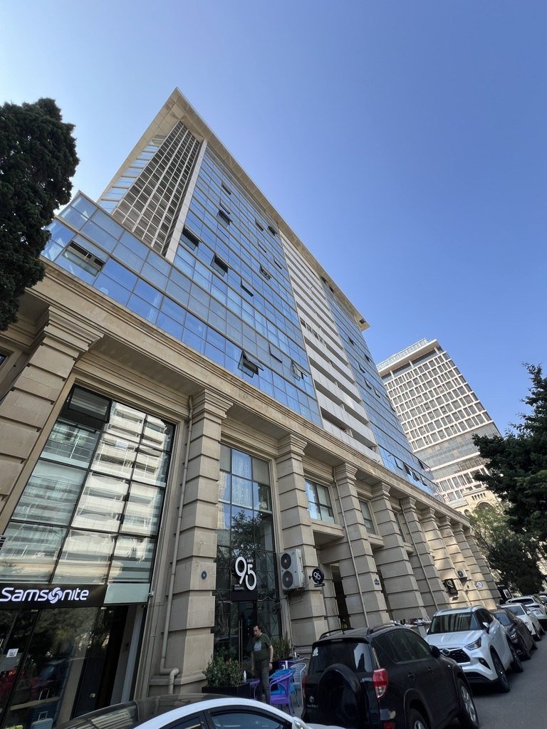 290 m<sup>2</sup> ofis icarəyə verilir, 28 May m.-20