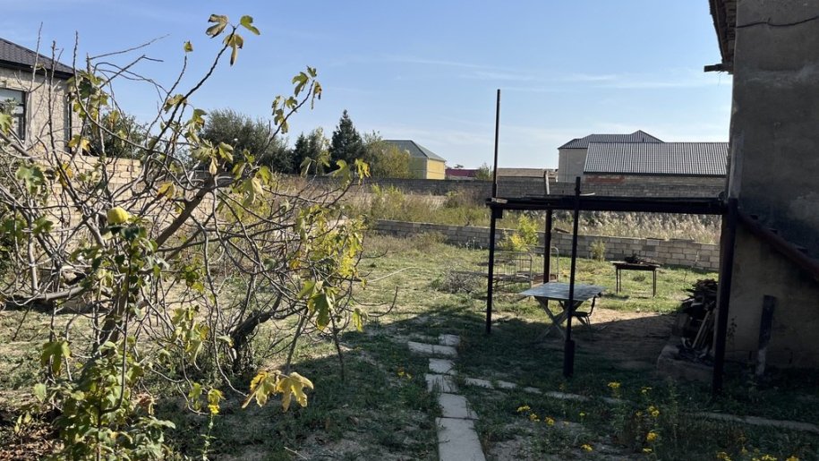 9 sot torpaq satılır, Saray-8