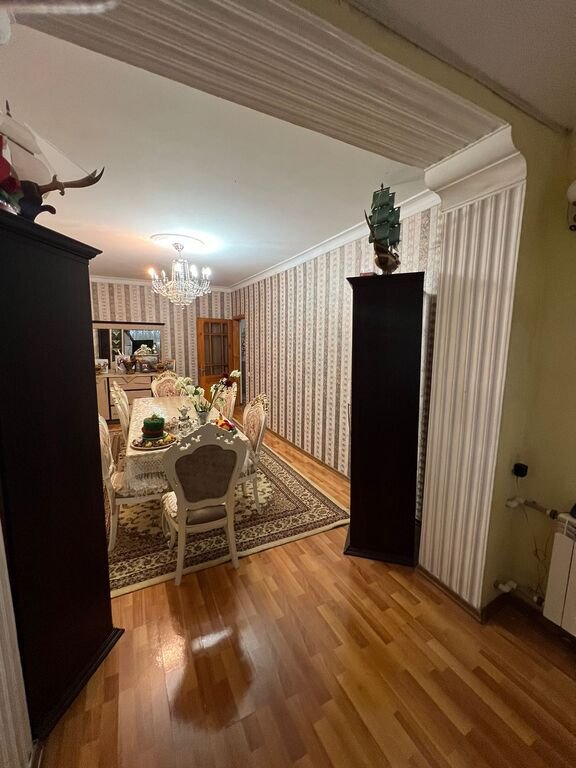 Satılır 4 otaqlı köhnə tikili, 110 m², Memar Əcəmi m.-4