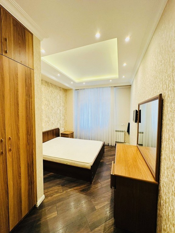 Satılır 4 otaqlı yeni tikili, 133 m², Qara Qarayev m.-5