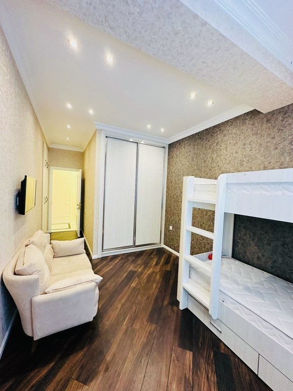 Satılır 4 otaqlı yeni tikili, 133 m², Qara Qarayev m.-6