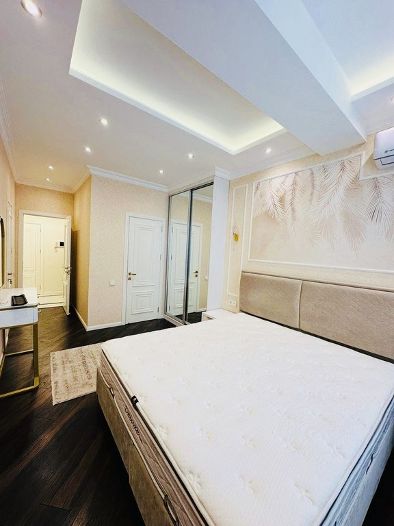 Satılır 4 otaqlı yeni tikili, 133 m², Qara Qarayev m.-7