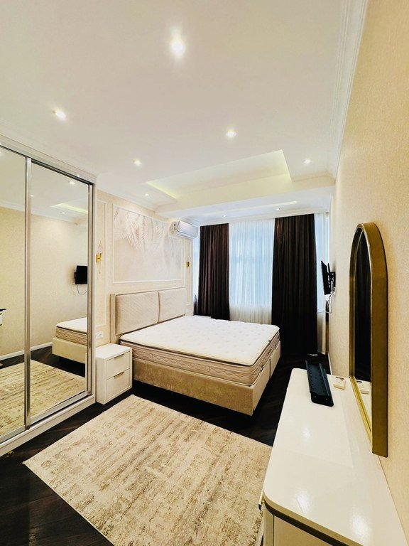Satılır 4 otaqlı yeni tikili, 133 m², Qara Qarayev m.-8