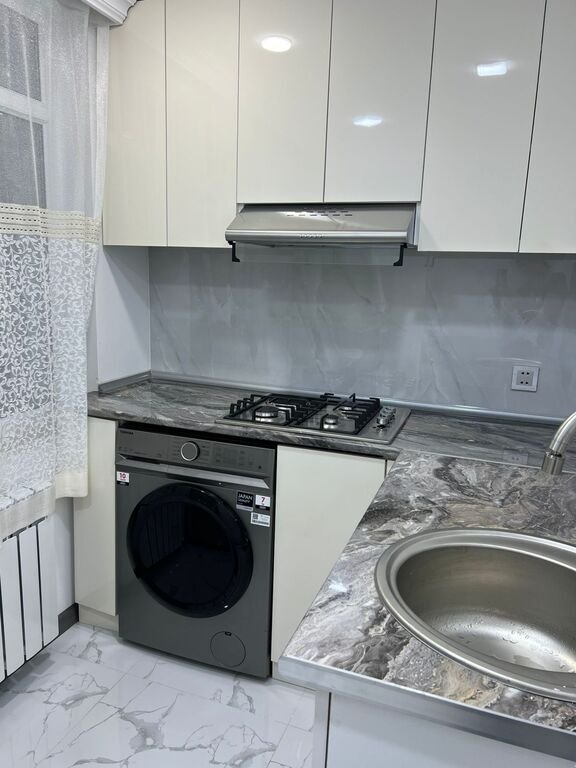 Kirayə verilir 1 otaqlı köhnə tikili, 33 m², İnşaatçılar m.-8