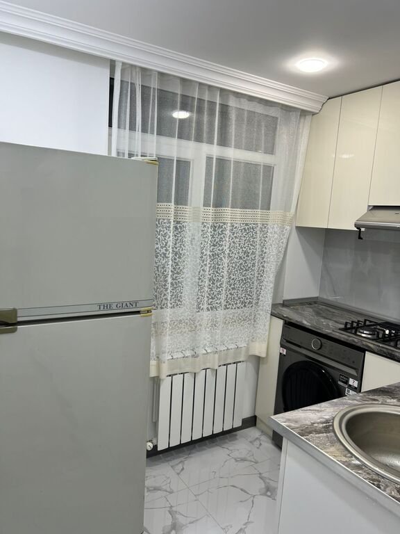 Kirayə verilir 1 otaqlı köhnə tikili, 33 m², İnşaatçılar m.-10