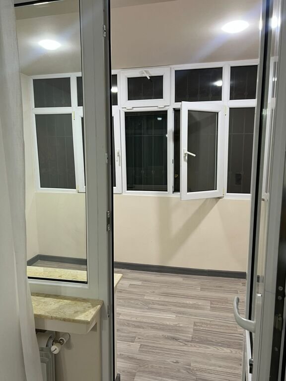 Kirayə verilir 1 otaqlı köhnə tikili, 33 m², İnşaatçılar m.-13
