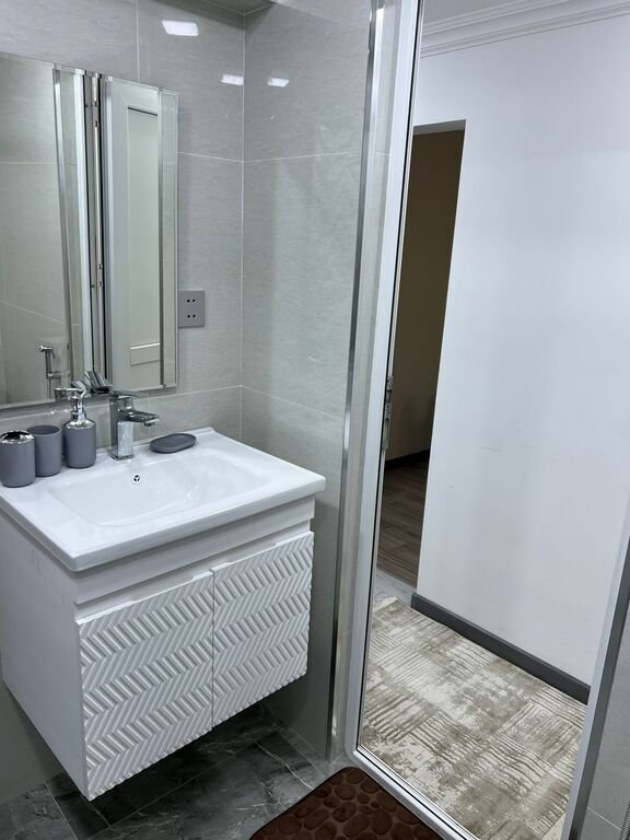 Kirayə verilir 1 otaqlı köhnə tikili, 33 m², İnşaatçılar m.-14