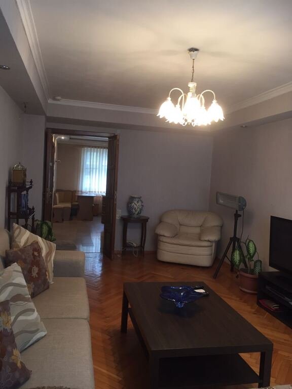 Kirayə verilir 2 otaqlı köhnə tikili, 60 m², 28 May m.-7